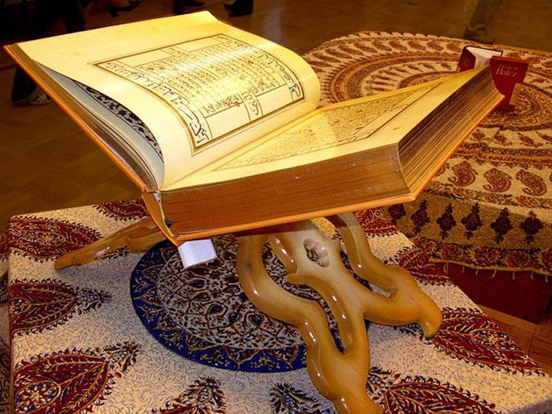 İnsanlar küsülü olanda, Uca Allah onların əməl dəftərini kənara qoyar