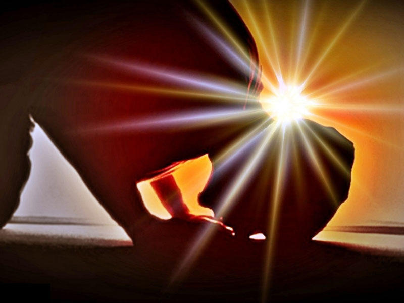 Dindar insan digər ailə üzvlərinin günah etdikləri evdə namaz qılsa, qəbul olarmı?