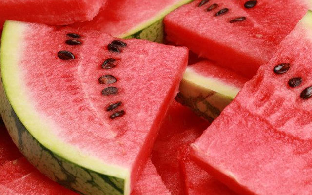 Qarpızı kəsmədən əvvəl mütləq bunu edin – Zəhərlənə bilərsiniz