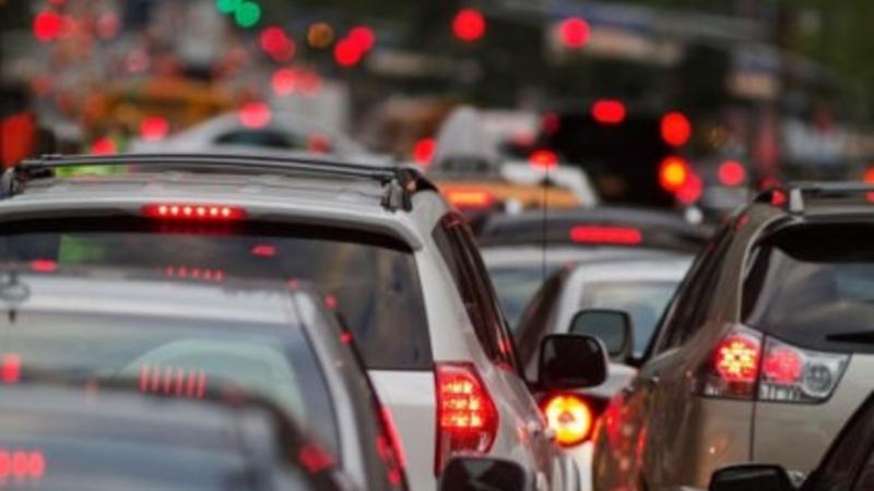 Bakıda yol qəzası: Böyük şossedə SIXLIQ YARANDI