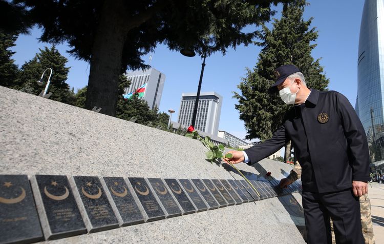  Hulusi Akardan qürurverici sözlər: \\\"83 milyonluq Türkiyə olaraq sonuna qədər qardaşlarımızın yanındayıq”