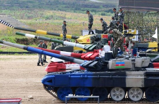 Azərbaycan tankçıları erməni tankını vurdu