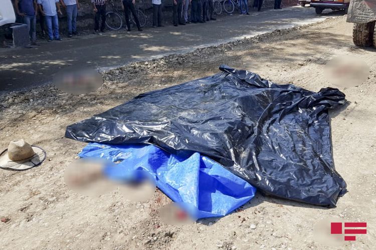 Küçədın meyit tapıldı