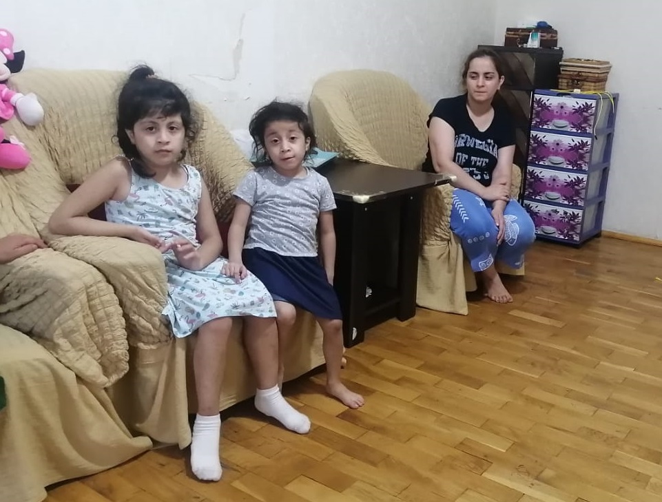 Şuşalı qızdan Rövşən Rzayevə ürəkdağlayan məktub: \\\" İki ağır xəstə uşaqla...\\\"
