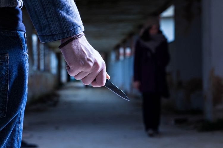 Bakıda dəhşət: Kişi arvadını bıçaqladı  - Video
