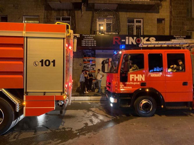 Bakıda güclü yanğın: Müştərilər restorandan çıxarıldı - Video