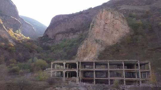 Ermənilər Kəlbəcərdəki qızıl mədənlərini BAĞLADI