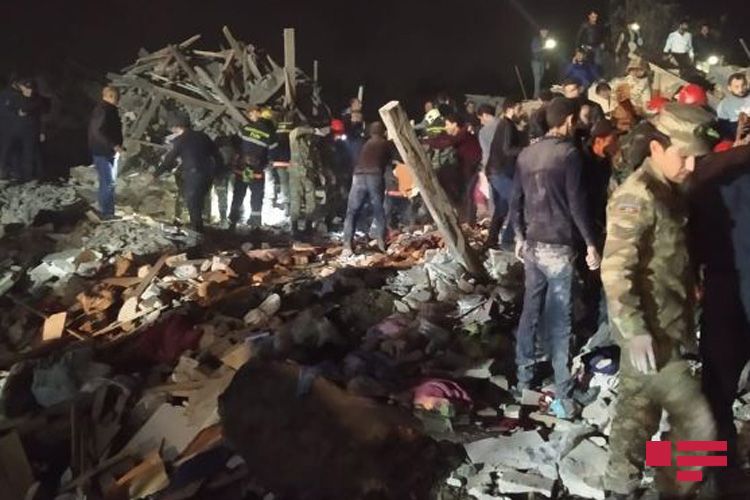 Düşmən Gəncəni yatdığı yerdə vurdu: Xeyli sayda ölən və yaralı var