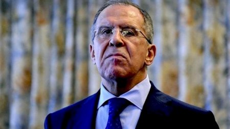 Lavrov gedir... - Ömürlük senator olacaq