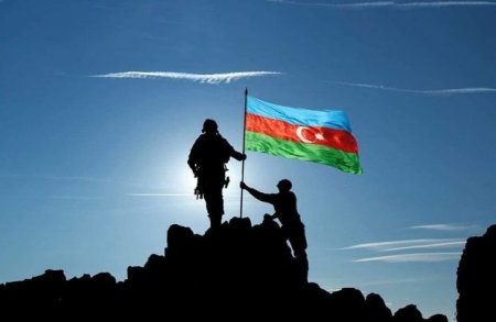 Əlamətdar bayram: Üçrəngli Bayrağımız Qarabağın ürəyində dalğalanır