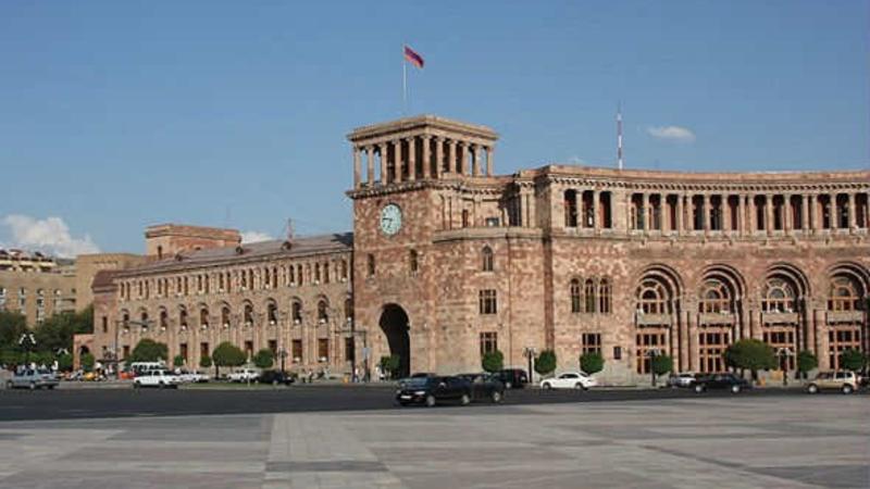 İrəvan ÇALXALANIR: Sabaha izdihamlı mitinq ELAN EDİLDİ
