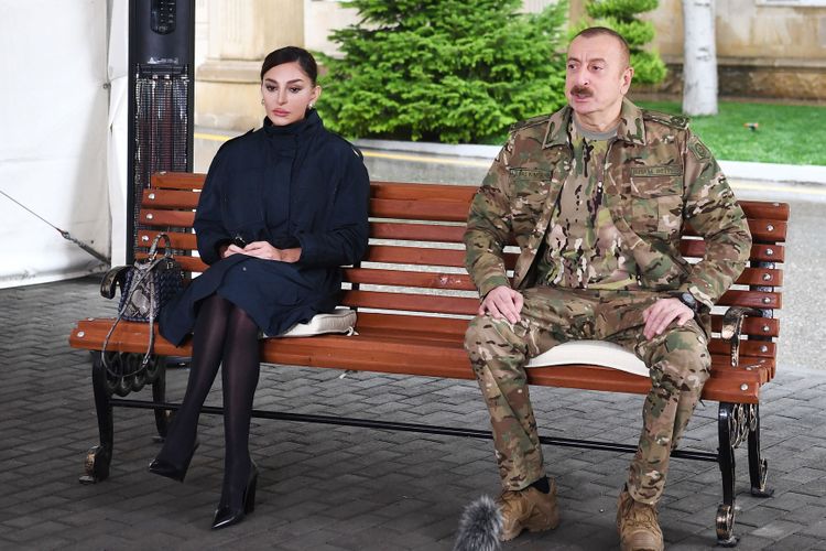  Prezident: “Qəhrəmanlıq göstərmiş, yaralanmış hərbçilərimizi işlə təmin ediləcək”