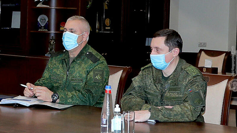 Rus sülhməramlılarının komandanı Ermənistanın hərbi rəhbərləri ilə nə danışıb? - TƏFƏRRÜAT