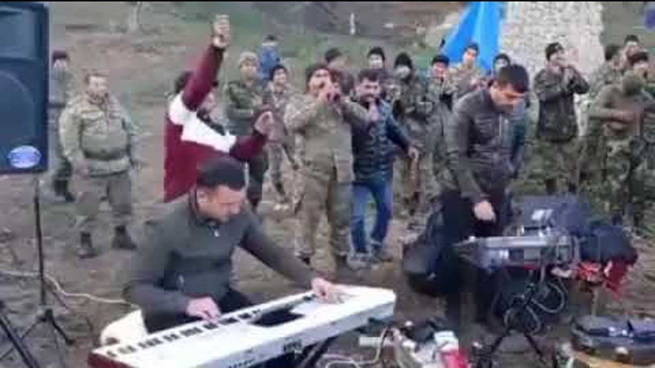 Paşinyanın rəqs etdiyi meydanda əsgərlərimiz yallı getdi - VİDEO