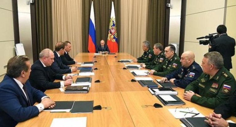 Putin ordu rəhbərliyi ilə iclasda: “Siz məndən qorxursunuz yoxsa məni sizdən qoruyurlar?”