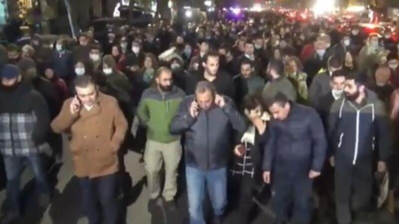 İrəvan QARIŞDI: Azadlıq meydanı etirazçılarla doldu