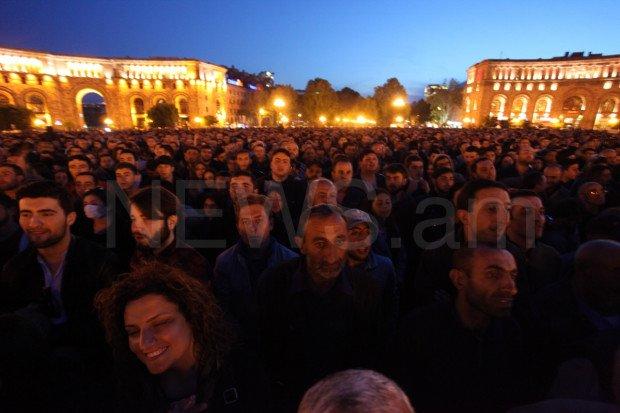 İrəvanda Nikola qarşı mitinqlər yenidən başladı