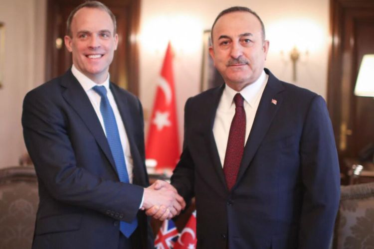 Mövlud Çavuşoğlu britaniyalı həmkarı ilə Dağlıq Qarabağ məsələsini müzakirə edib