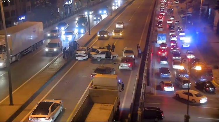 Bakıda ağır qəza: Yol bağlandı