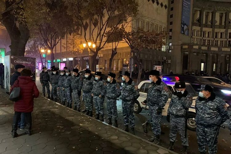 Ermənistanda ara qarışdı: Xeyli sayda tutulan var