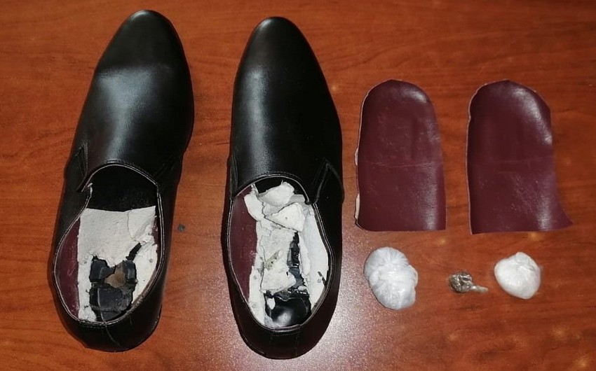 Bakıda həbsxanada şok: Ayaqqabının içərisindən nə çıxdı  - FOTO