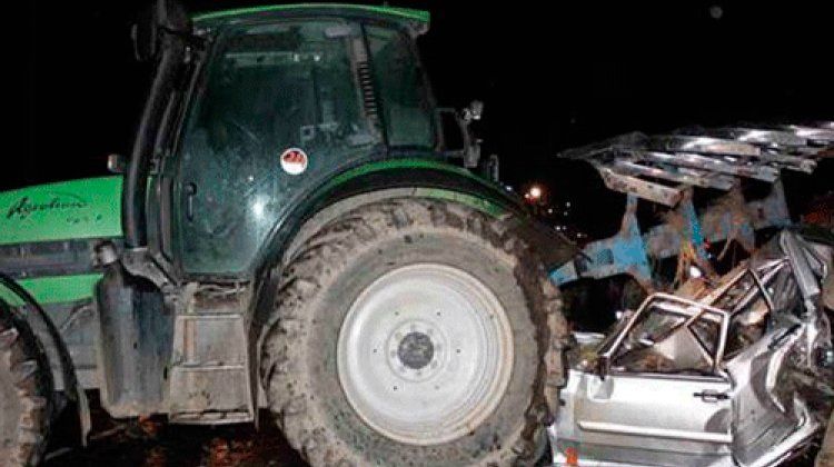 Traktorla minik avtomobili toqquşub, ölən və xəsarət alanlar var