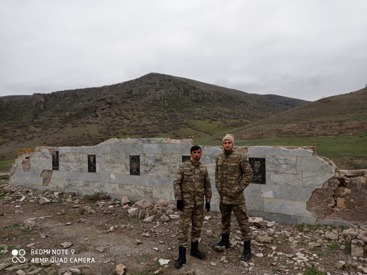 Könüllü olaraq orduya yazılan dostunu tək buraxmadı - Ucardan olan  iki əsgərin döyüş yolu