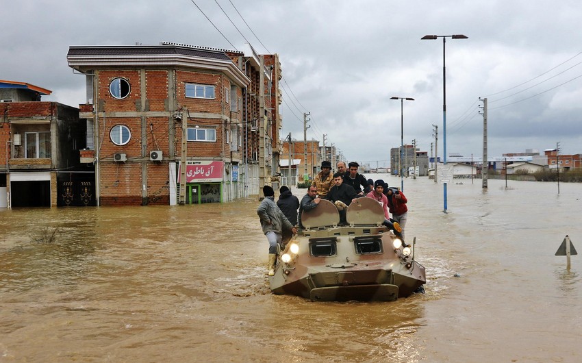 İranda daşqın: 7 nəfər ölüb, 950 nəfər yaralanıb
