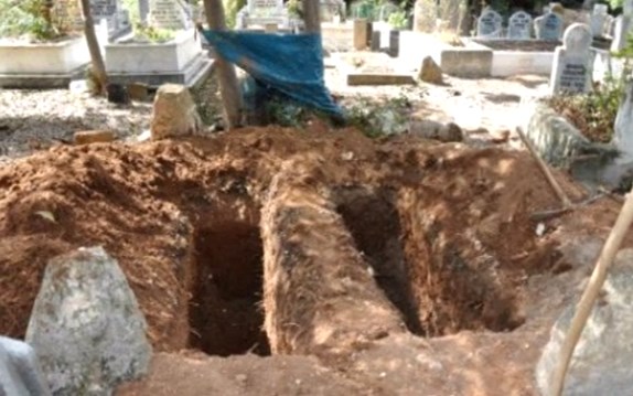 Şəhidin məzarı açıldı, qəbirqazan qorxub qaçdı  - VİDEO