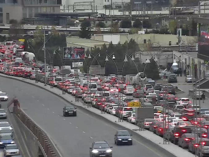 Bakıda tıxac var: Avtobuslar gecikir - FOTO