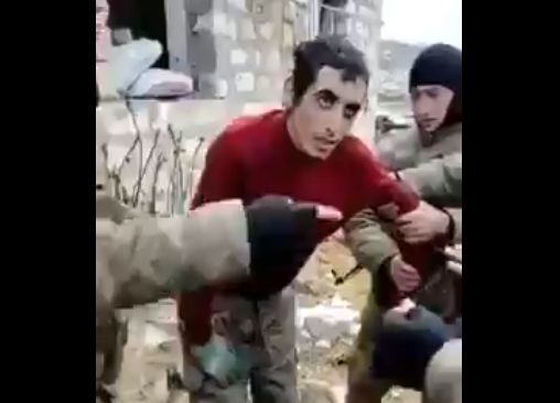 Azərbaycan əsgərləri yaralı erməni terrorçusuna ilkin tibbi yardım etdi - VİDEO 18+