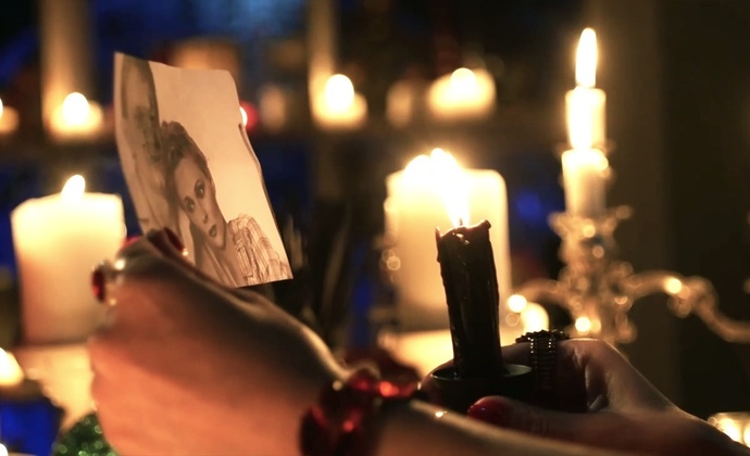 Azərbaycanda falçılara üz tutan kişilər – Pul, iş, yataq, yoxsa sevgi?