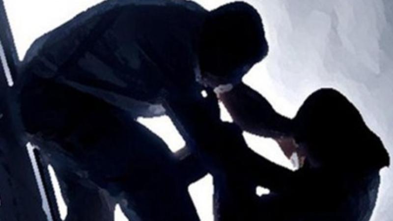 Analarının münasibətdə olduğu şəxsi evə çağırdılar və… - Azərbaycanda FİLM KİMİ OLAY