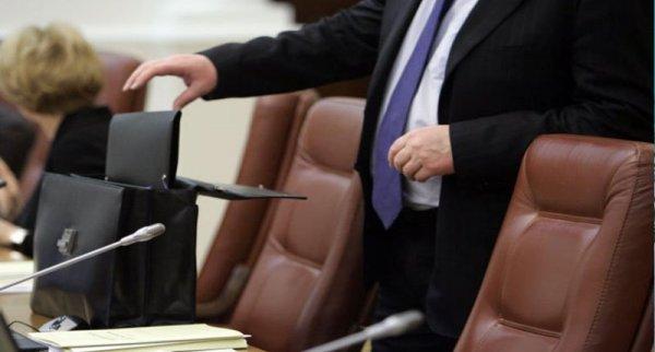 SON DƏQİQƏ! Yüksək vəzifəli şəxs işdən çıxarıldı