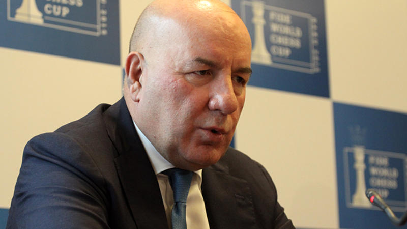 Elman Rüstəmov işdən çıxarıldı