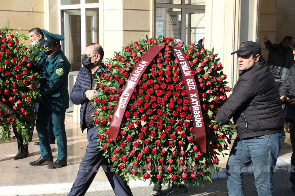 Helikopter qəzasında həlak olan hərbi qulluqçularla vida mərasimi keçirilir - CANLI YAYIM 