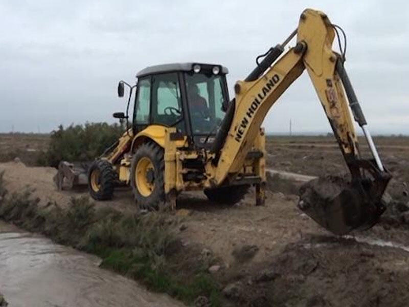 Suvarma kanalları lildən təmizlənib - VİDEO