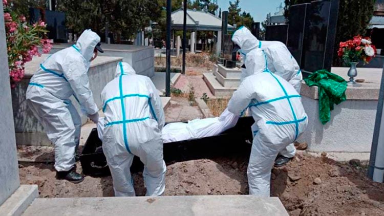 Azərbaycanda ŞOK OLAY: Tabutda kişi dirildi, molla qaçdı (VİDEO)