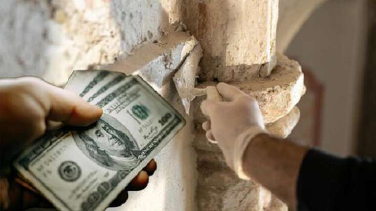 Kilsənin tualetində İNANILMAZ HADİSƏ ilə üzləşdi: Külli miqdarda dollar... - FOTO