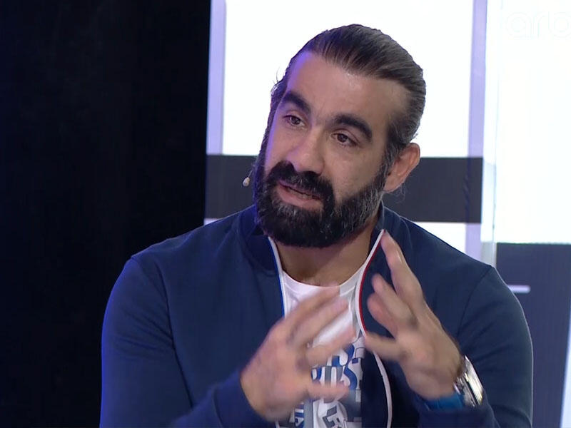 Rafael Ağayev: “Anam yol pulum üçün qızıllarını satdı” - VİDEO