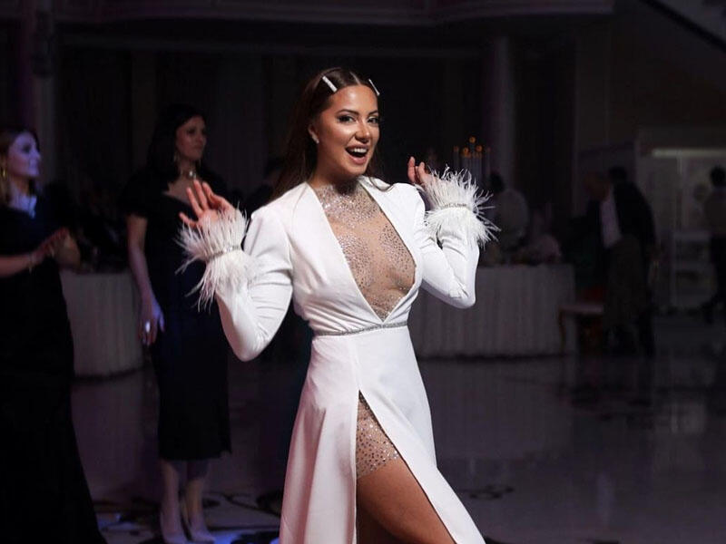 Ayan Nadirin oğlununun toyuna elə geyimdə gəldi ki, bütün diqqətləri üzərinə çəkdi - FOTO