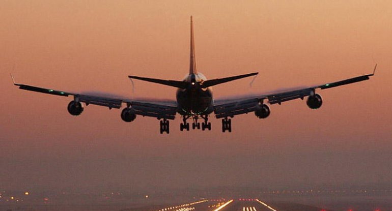 Rusiyadan Bakıya gələn iki nəfər təyyarədə öldü