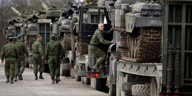 Rus ordusu Ukrayna ilə sərhəddə tələyə düşdü: Tanklar batır - VİDEO