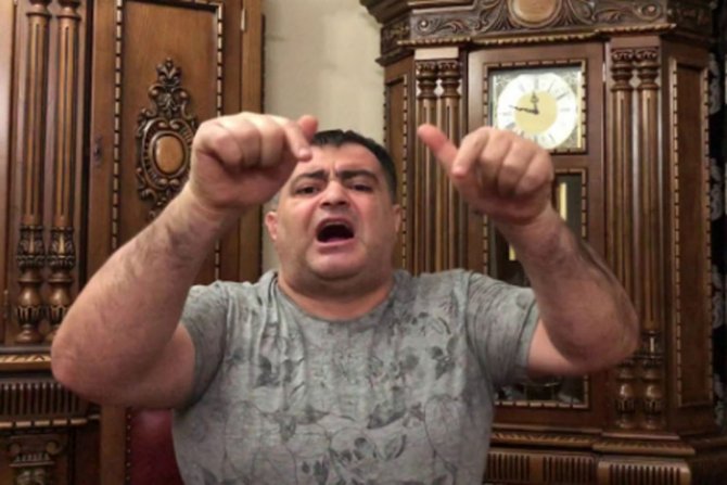 Maqsudun məhkəməsində İNSİDENT: Zaldan QOVULDU