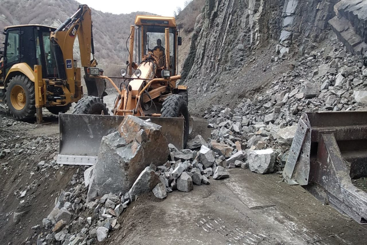 SON DƏQİQƏ: Azərbaycanda DƏHŞƏTLİ UÇQUN BAŞ VERDİ - YOLLAR BAĞLANDI