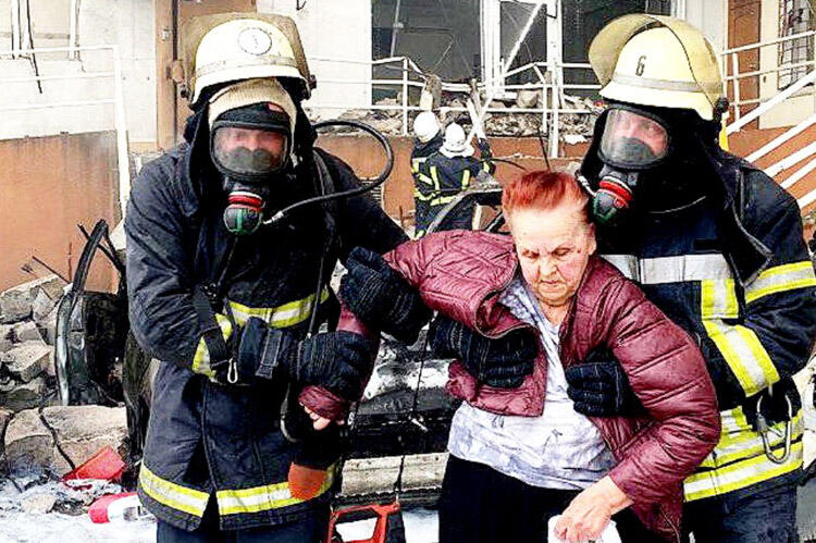 Rusiya Odessada dinc insanları raketlə vurdu: 6 ölü, biri 3 aylıq uşaqdır - YENİLƏNİB - FOTO