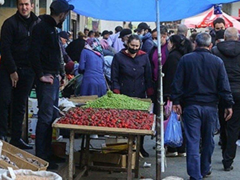 İki dükan arasında tualet, toyuq ayaqları, mikrob yuvası... - “Vasmoy bazarı”ndan FOTOREPORTAJ