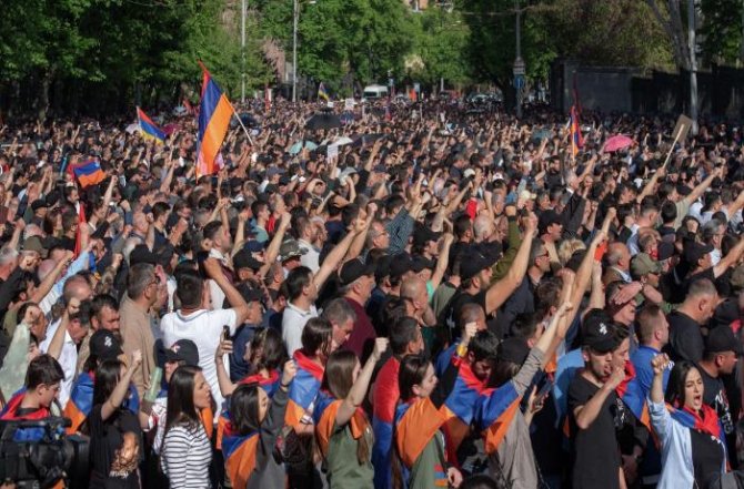 Ermənistan müxalifəti yenidən yürüşə başladı
