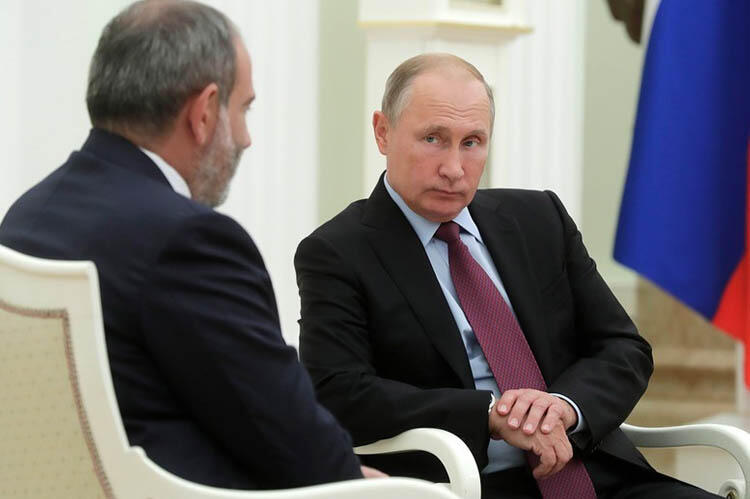 Putin Paşinyanla Qarabağı müzakirə edib