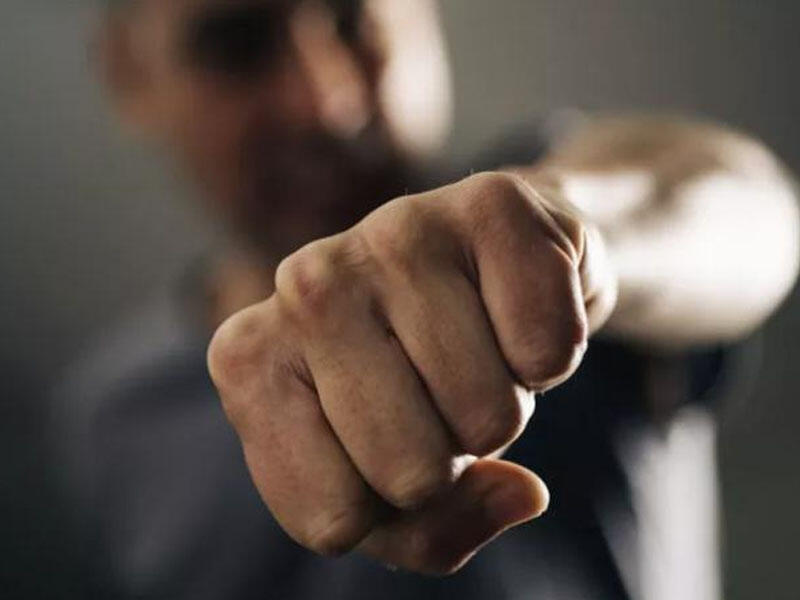 Kişidən arvadına sataşan qonşusuna dəhşətli əməl - Gəncədəki cinayətin təfərrüatı